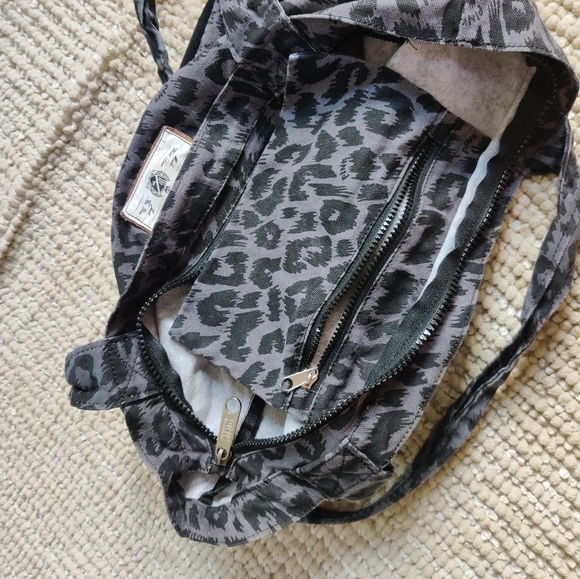 PINK overnight bag - Picture 6 of 8